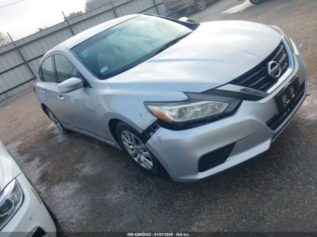 Nissan Altima Image 1