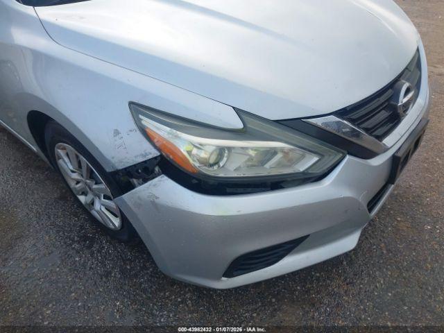 Nissan Altima Image 10