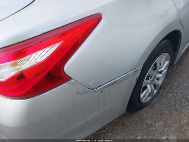 Nissan Altima Image 8