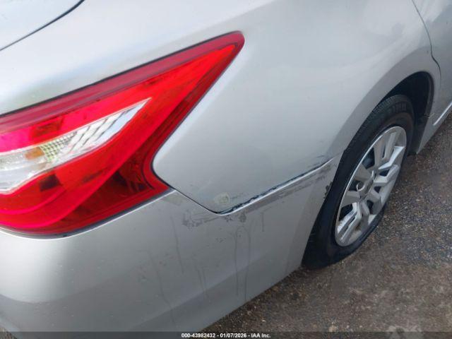 Nissan Altima Image 8