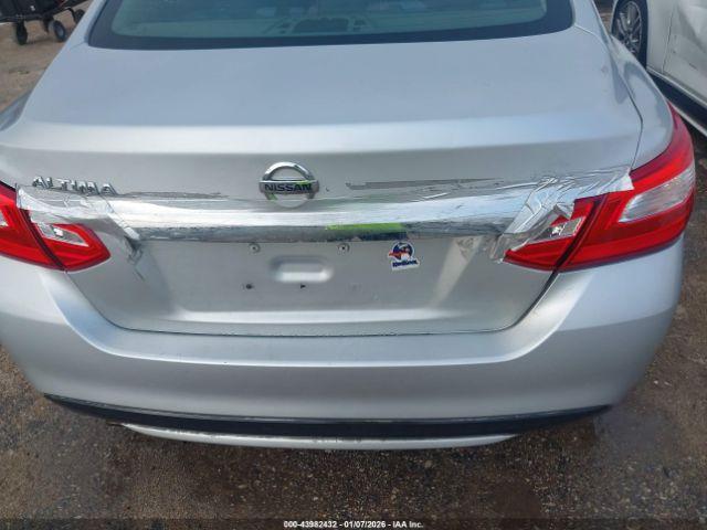 Nissan Altima Image 12