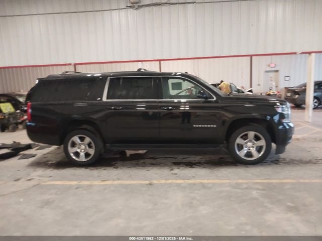 Chevrolet Suburban Lt Image 13