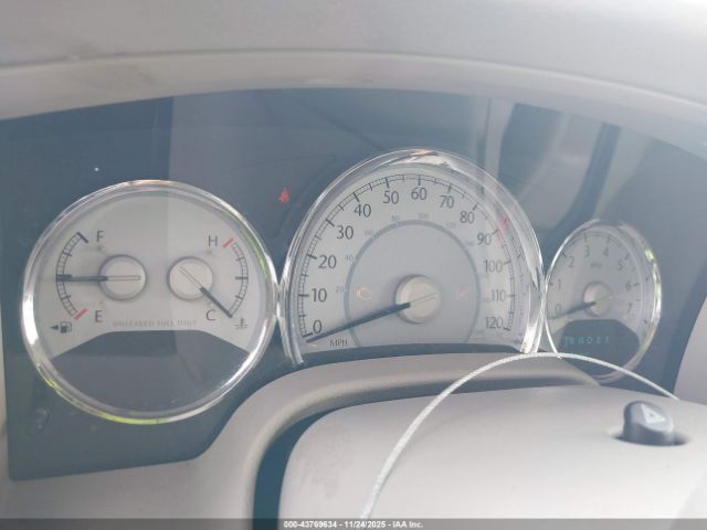 Chrysler Aspen Limited Image 9