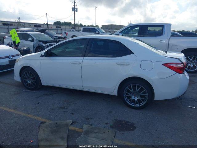 Toyota Corolla Le Image 11