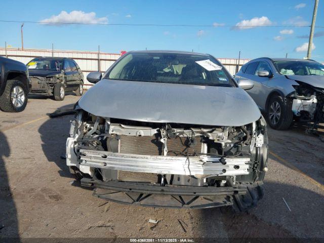 Toyota Corolla Le Image 17