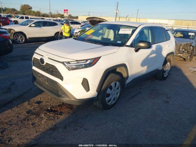 Toyota RAV4 Le Image 16