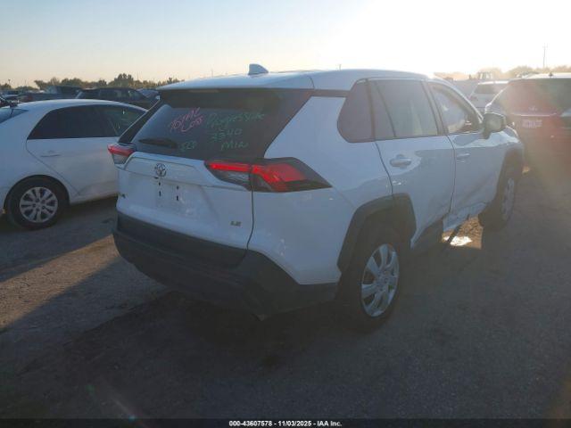 Toyota RAV4 Le Image 11