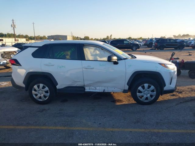 Toyota RAV4 Le Image 5