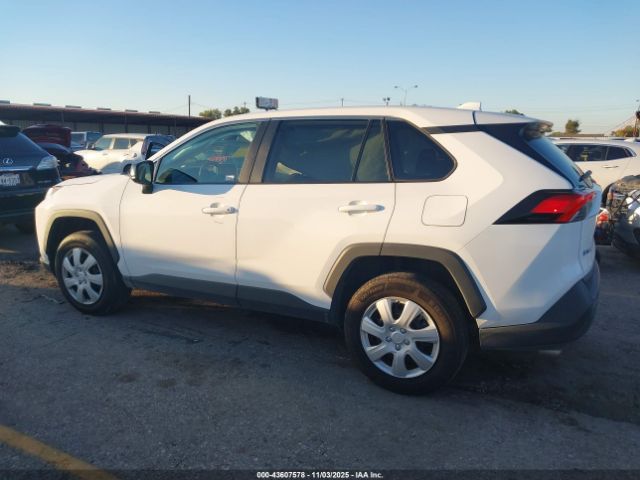 Toyota RAV4 Le Image 4