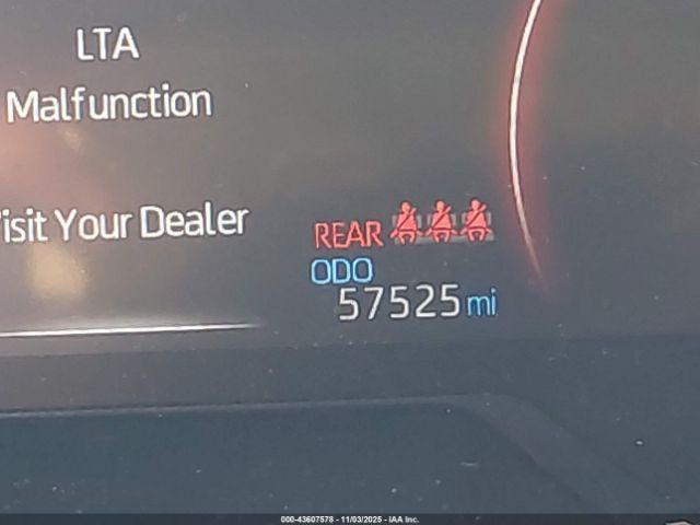 Toyota RAV4 Le Image 6