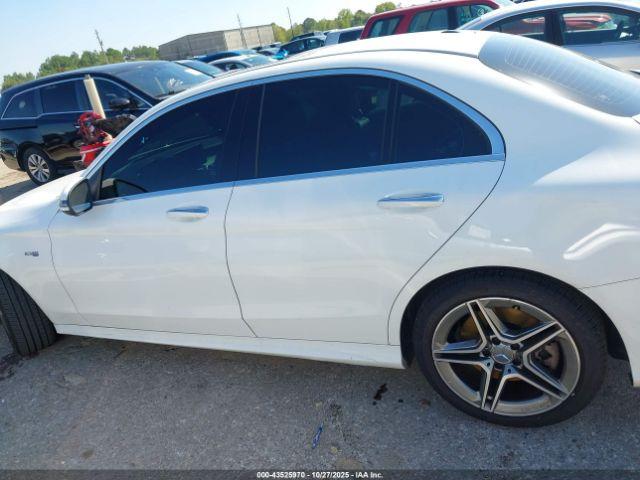 Mercedes-Benz C-Class 4matic Image 13