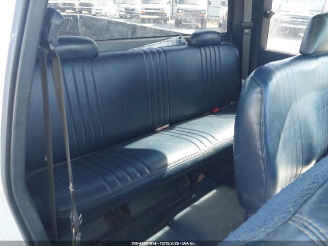 Chevrolet C1500 Fleetside Image 18