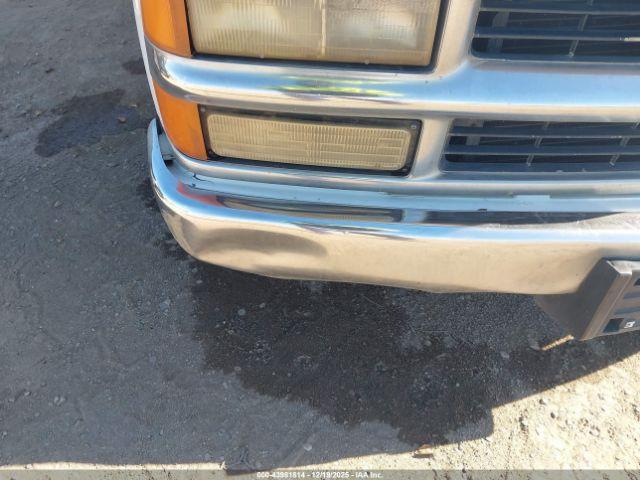 Chevrolet C1500 Fleetside Image 5