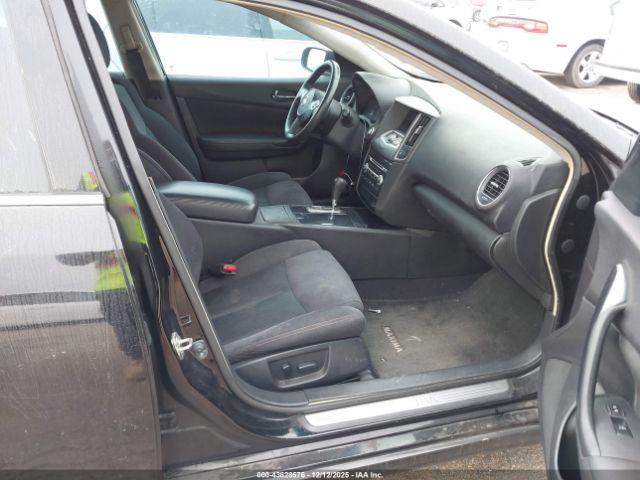 Nissan Maxima 3.5 S Image 10