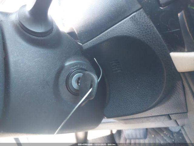 Toyota Corolla Le Image 13