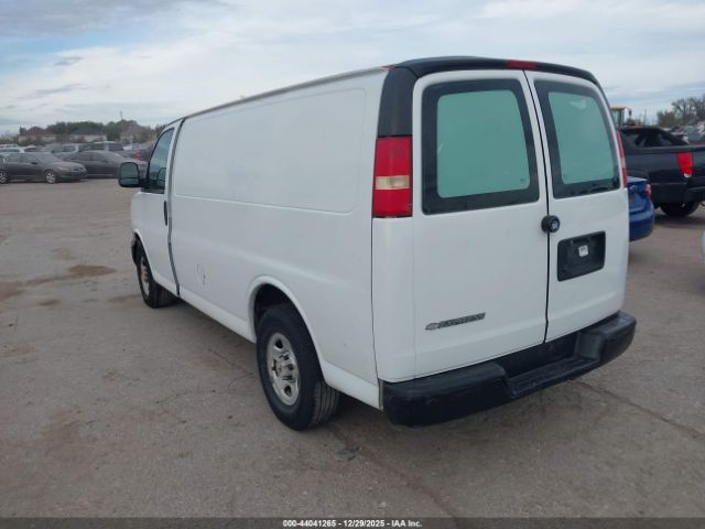 Chevrolet Express Image 10
