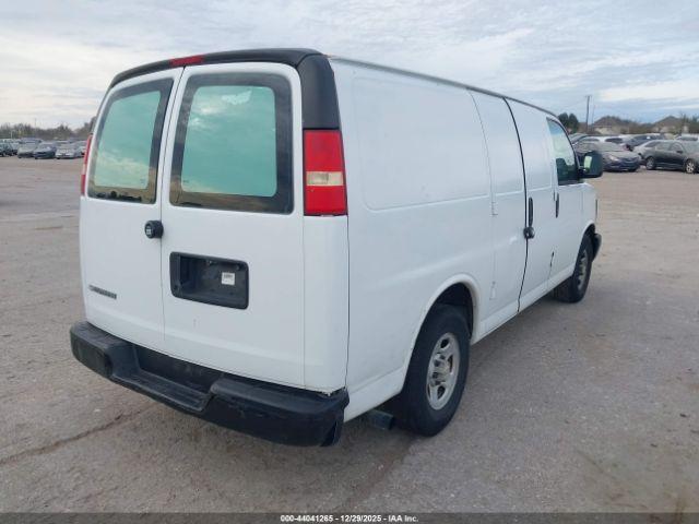 Chevrolet Express Image 9