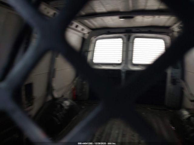 Chevrolet Express Image 6