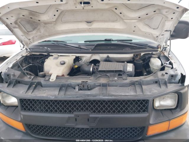 Chevrolet Express Image 5