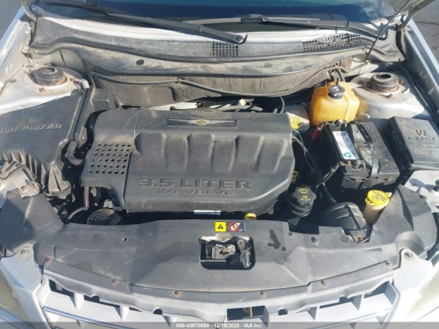 Chrysler Pacifica Touring Image 6