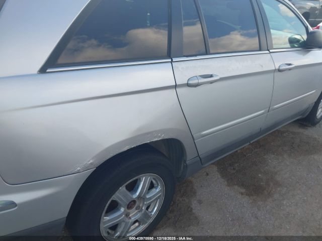 Chrysler Pacifica Touring Image 13