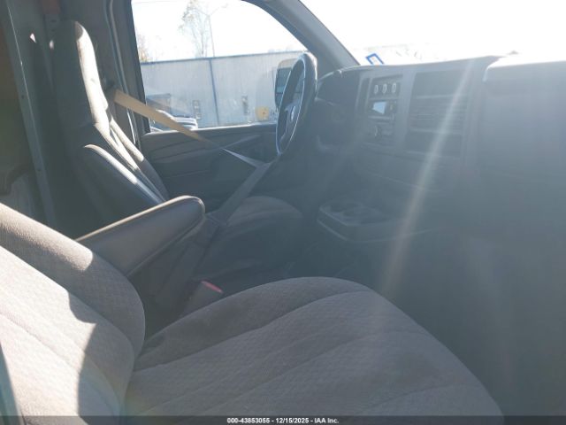 Chevrolet Express Work Van Image 10