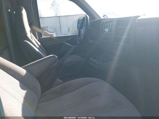 Chevrolet Express Work Van Image 10