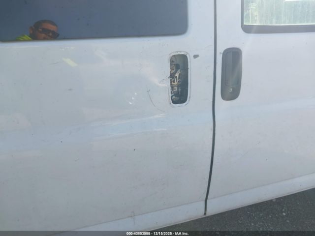 Chevrolet Express Work Van Image 9