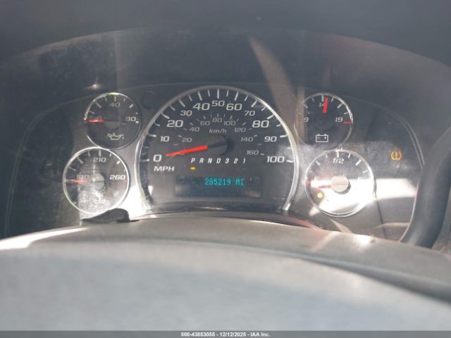 Chevrolet Express Work Van Image 11