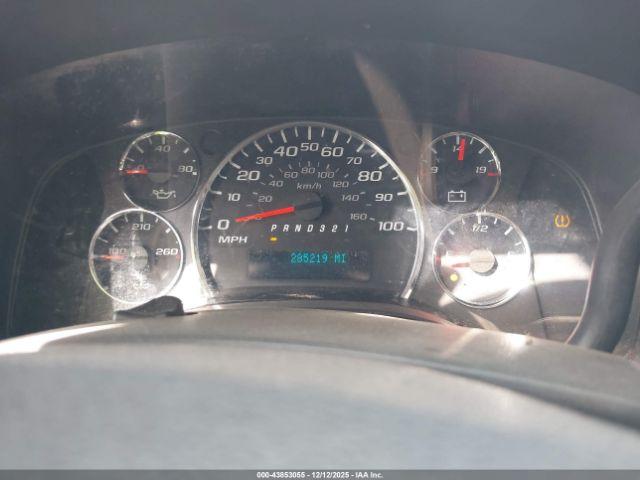 Chevrolet Express Work Van Image 11