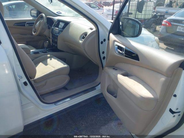 Nissan Pathfinder Sv Image 5