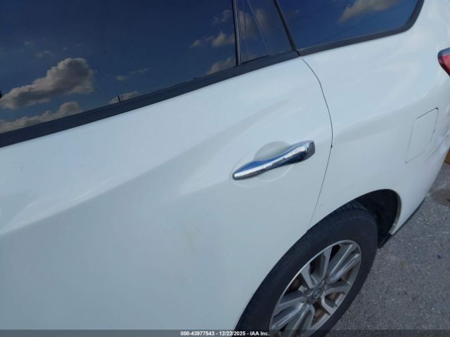 Nissan Pathfinder Sv Image 4