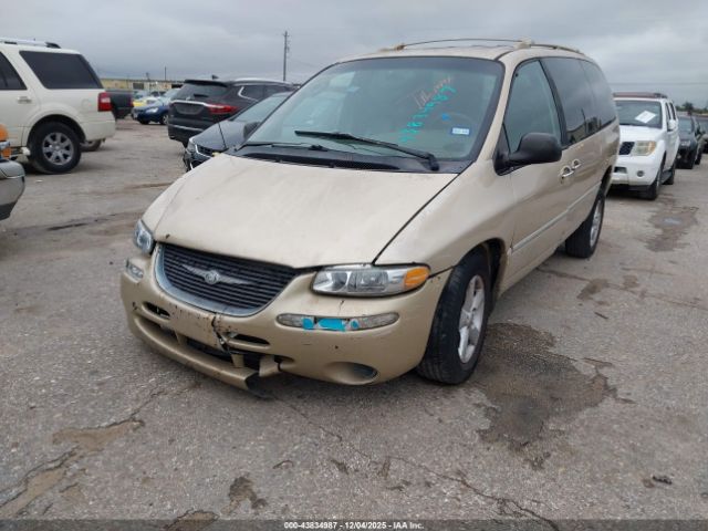 Chrysler Town & Country Limited Image 4