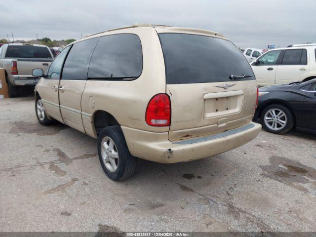 Chrysler Town & Country Limited Image 10