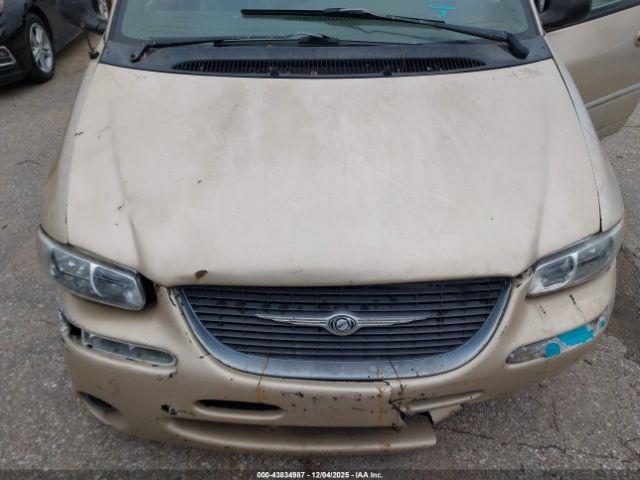 Chrysler Town & Country Limited Image 13