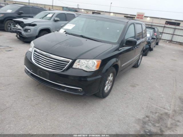 Chrysler Town & Country Touring Image 3