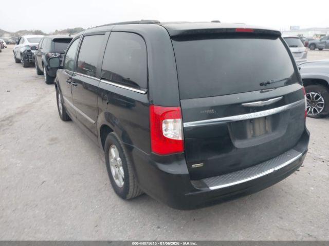 Chrysler Town & Country Touring Image 2