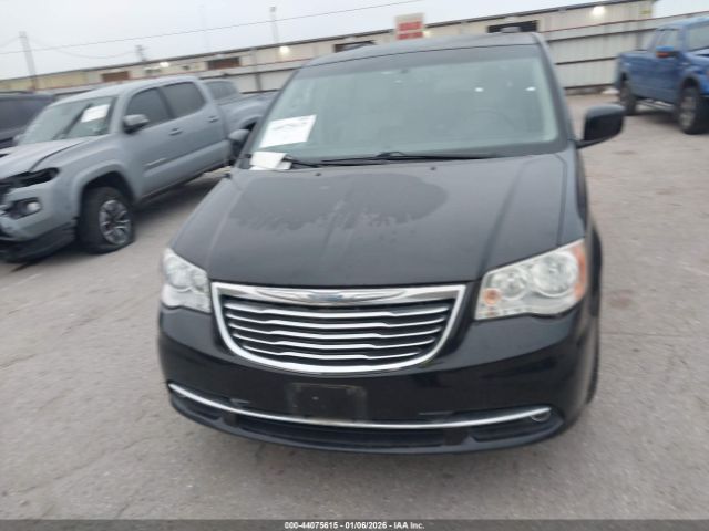 Chrysler Town & Country Touring Image 7