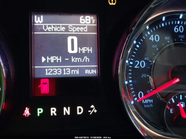 Chrysler Town & Country Touring Image 5