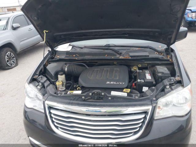 Chrysler Town & Country Touring Image 10