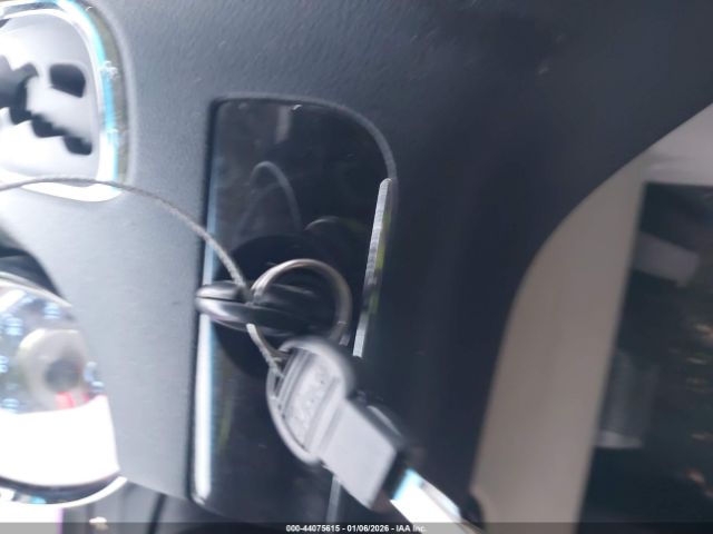 Chrysler Town & Country Touring Image 9