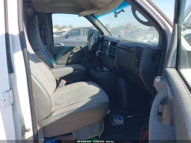 Chevrolet Express Work Van Image 9