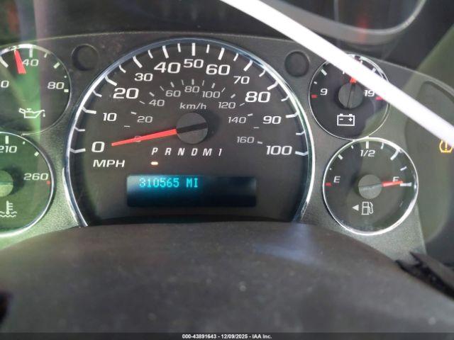 Chevrolet Express Work Van Image 6