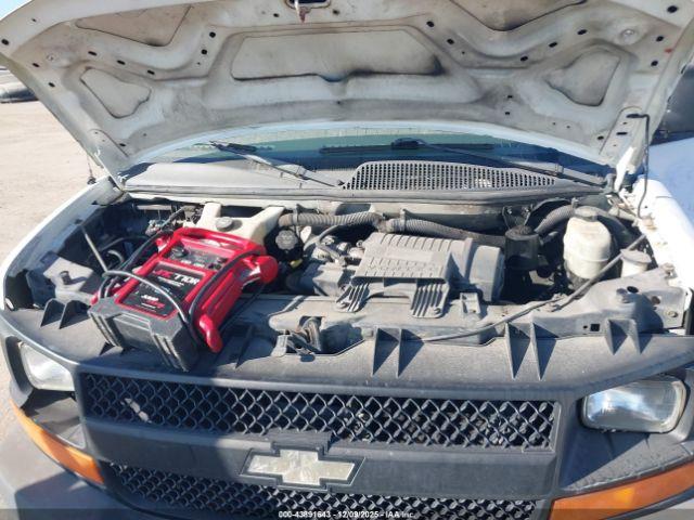 Chevrolet Express Work Van Image 3