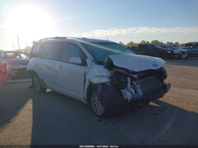 Toyota Sienna Limited V6 Image 1