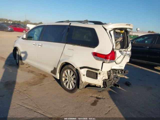 Toyota Sienna Limited V6 Image 8
