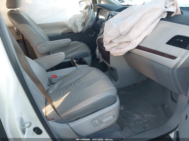 Toyota Sienna Limited V6 Image 9