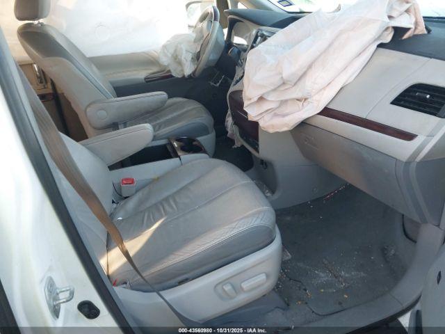 Toyota Sienna Limited V6 Image 9