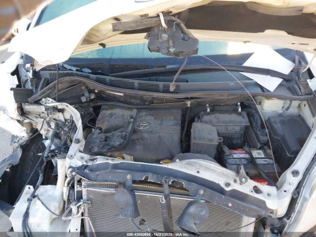 Toyota Sienna Limited V6 Image 6