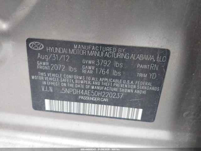 Hyundai ELANTRA Limited Image 9